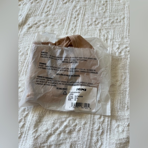 SKIMS Fits Everybody Thong in Mica, size XS, NWT! - Picture 5 of 9